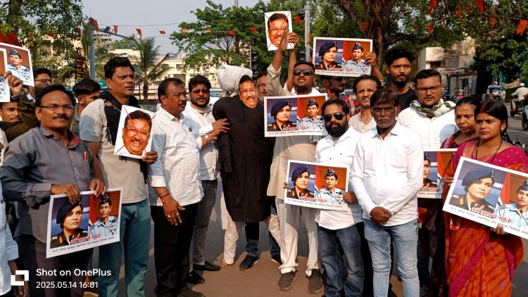 कांग्रेस कार्यकर्ताओं ने किया विजय शाह का पुतला दहन