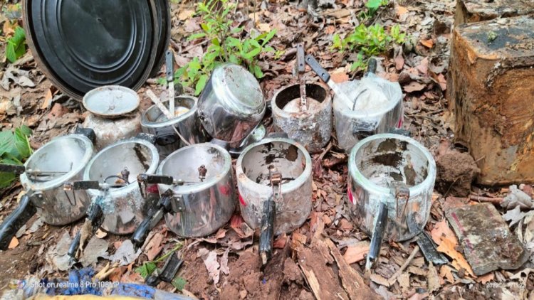 नक्सलियों की साजिश नाकाम, सुरक्षाबलों ने 10 प्रेशर कुकर समेत कई विस्फोटक सामग्री बरामद