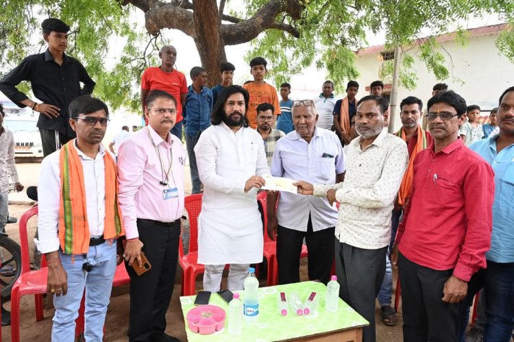 भीषण सड़क हादसे में दिवंगतजनों को श्रद्धांजलि,परिजनों को मिली आर्थिक सहायता,शोक की इस घड़ी में शासन–प्रशासन साथ खड़ा