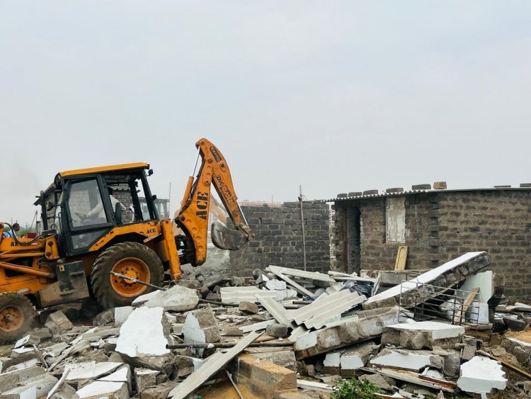 कौशल्या माता विहार में 40 अवैध कब्जे तोड़े गए ,फार्म हाऊस भी हटाया