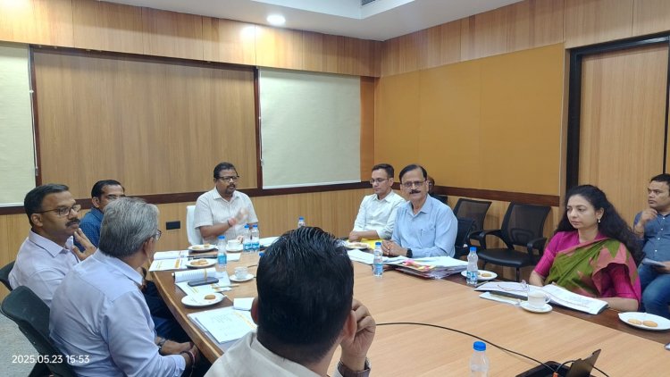 छत्तीसगढ़ सड़क सुरक्षा परिदृश्य की समीक्षा बैठक संपन्न सड़क सुरक्षा उपायों का सबकी सहभागिता से हो बेहतर क्रियान्वयन,