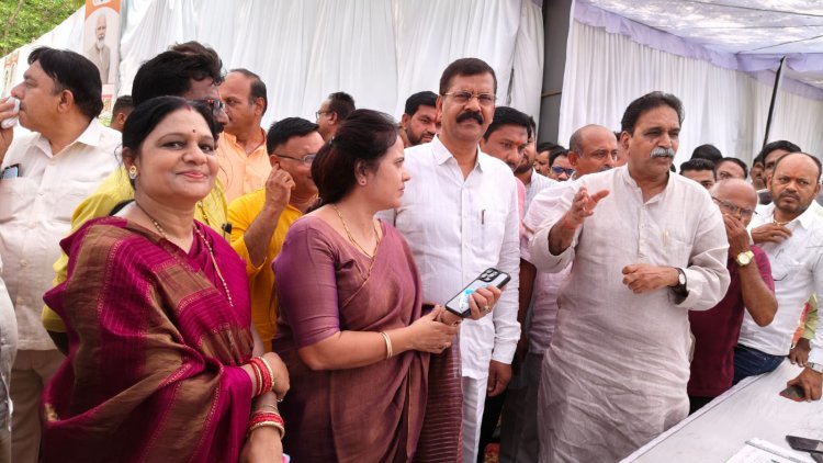 नगर निगम जोन 8 अंतर्गत सुशासन तिहार अंतर्गत भारत माता स्कूल जीई मार्ग के सामने सामुदायिक भवन टाटीबंध में आयोजित समाधान शिविर