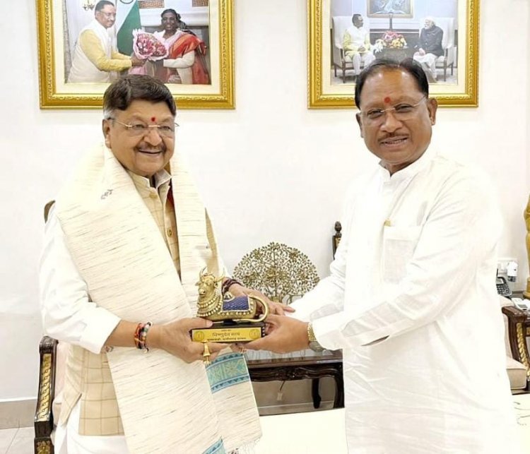 CM विष्णुदेव साय से मध्यप्रदेश के शहरी विकास मंत्री कैलाश विजयवर्गीय की मुलाकात : राज्य और क्षेत्रीय विकास के मुद्दों पर हुई अहम बातचीत