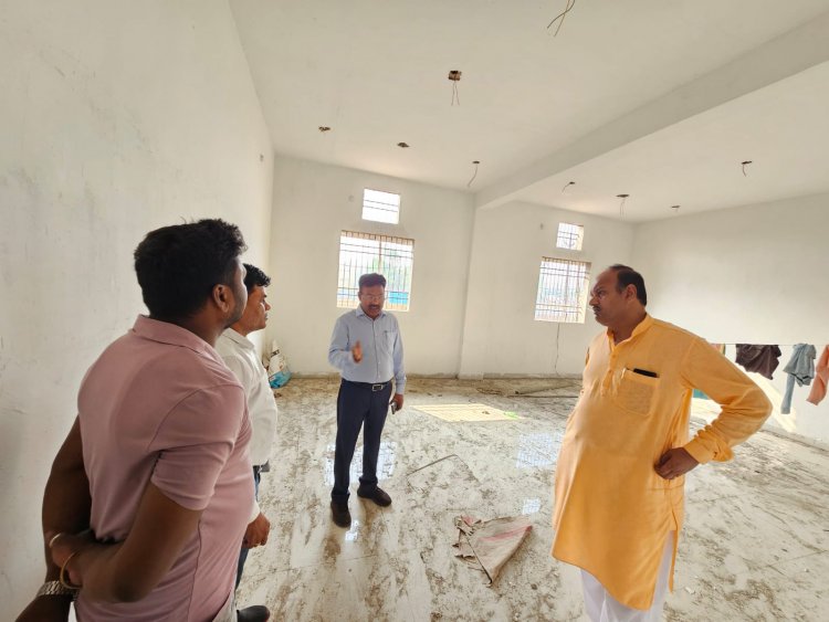 सभापति सूर्यकान्त राठौड़ ने शशिबाला कन्या स्कूल में प्रगतिरत निर्माण कार्यों की धीमी गति पर नाराजगी व्यक्त कर 15 जून तक हर हाल में निर्माण पूर्ण करने कहा