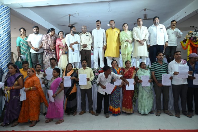 सुशासन तिहार - नगर निगम जोन 10 ने देवपुरी गुरुद्वारा सामुदायिक भवन में समाधान शिविर लगाया