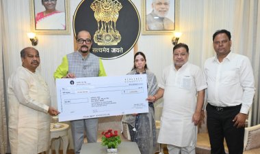 राज्यपाल श्री डेका ने पहलगाम आतंकी हमले में जान गंवाने वाले स्वर्गीय श्री अग्रवाल के परिजनों को दी 2 लाख रूपये की सहायता राशि