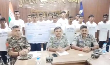 BREAKING : 2 हार्डकोर समेत 16 नक्सलियों ने किया सरेंडर, 6 पर था 25 लाख का इनाम