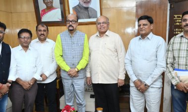 राज्यपाल श्री डेका से अखिल भारतीय व्यापारी परिसंघ ने की सौजन्य भेंट