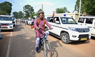 स्वास्थ्य मंत्री  श्याम बिहारी जायसवाल, जिला पंचायत अध्यक्ष, कलेक्टर एवं जनप्रतिनिधियों ने साइकिल चलाकर सेहतमंद रहने संदेश दिया