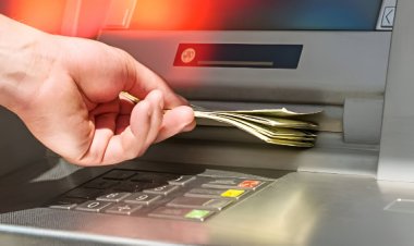 ATM Charges: अब ATM से कैश निकालने पर लगेगा 23 रुपये का चार्ज, बढ़ाया गया ट्रांजैक्शन चार्ज