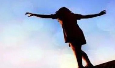 CG – युवती बॉयफ्रेंड से कर रही थी बात, अचानक हुआ कुछ ऐसा कि 6वीं मंजिल से लगा दी छलांग, इलाके में फैली सनसनी