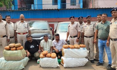 CRIME NEWS : पुलिस की बड़ी कामयाबी: दो कार से 105 KG गांजा जब्त, तीन तस्कर गिरफ्तार