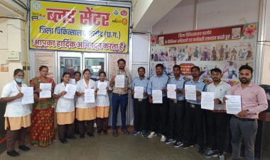 विश्व रक्तदाता दिवस के अवसर पर आरोग्य मेलों में लोगों ने ली रक्तदान की शपथ