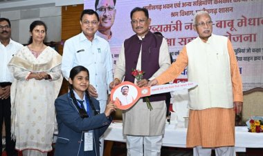 CG NEWS : मुख्यमंत्री के हाथों 31 मेधावी श्रमिक बच्चों को मिली 2-2 लाख की प्रोत्साहन राशि