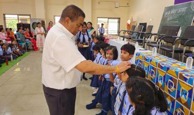 सप्रे शाला में मनाया गया शाला प्रवेश उत्सव, सर्वसुविधायुक्त खेल मैदान उपलब्ध कराने समिति के अध्यक्ष हरख मालू ने की घोषणा