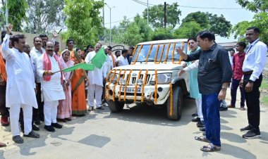 सुशासन की रोशनी वनांचल तक अचानकमार के 12 गांवों के सोलर पैनलों में लगाई जा रही नई बैटरियां