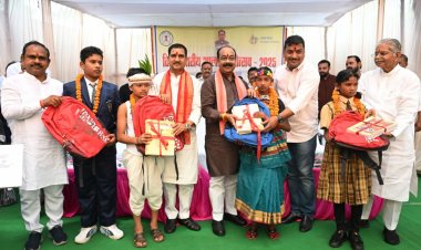 उत्साह और उल्लास के साथ मनाया गया शाला प्रवेशोत्सव बच्चों को साइकिल, किताब व बैग वितरित