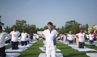 योग हमारे शारीरिक स्वास्थ्य को सुदृढ़ रखने के साथ ही हमें मानसिक और आत्मिक रूप से भी मजबूत रखता है।