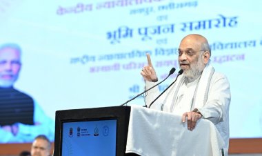 गृह मंत्री शाह की नक्सलियों को चेतावनी’हथियार डाल दो, नहीं तो बारिश में भी सोने नहीं देंगे’