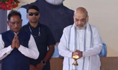 शहीद एएसपी आकाश गिरेपूंजे के परिजनों से मिले अमित शाह, नारायणपुर का दौरा स्थगित