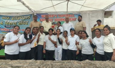 एस आर हाँस्पिटल एण्ड कॉलेज के खेल मैदान में टेपबॉल महिला क्रिकेट टूर्नामेंट का भव्य आयोजन संपन्न हुआ