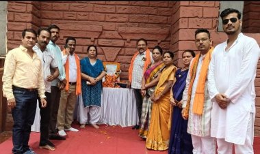 शारदा चौंक स्थित प्रतिमा में माल्यार्पण कर पुष्पांजलि सभा का आयोजन किया गया-भाजपा