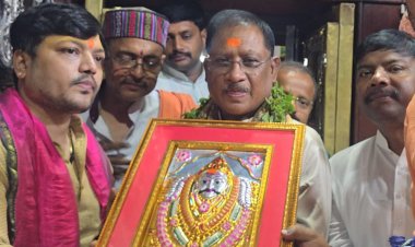 'काशी के कोतवाल' श्री काल भैरव जी के दरबार में मुख्यमंत्री  विष्णुदेव साय ने की पूजा-अर्चना