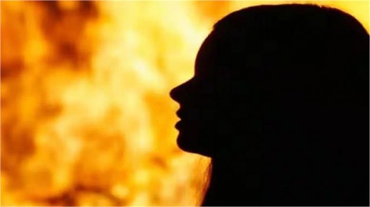 रोंगटे खड़े कर देने वाली घटना : पिता की हैवानियत, दूसरी पत्नी के बहकावे में आकर बेटी को केरोसिन डालकर जिंदा जलाया