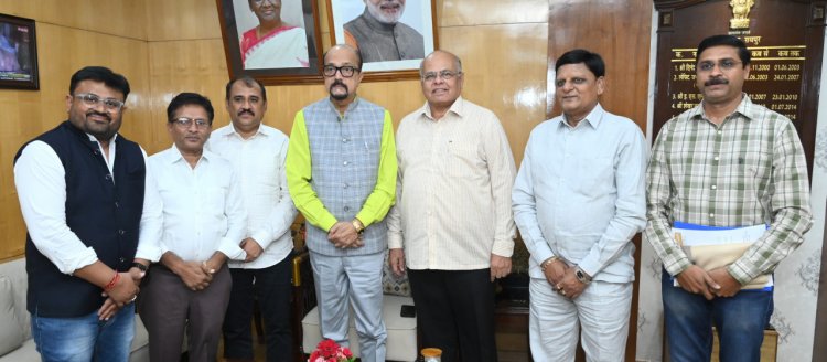 राज्यपाल श्री डेका से अखिल भारतीय व्यापारी परिसंघ ने की सौजन्य भेंट