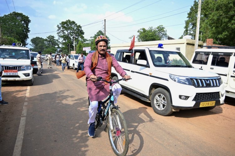 स्वास्थ्य मंत्री  श्याम बिहारी जायसवाल, जिला पंचायत अध्यक्ष, कलेक्टर एवं जनप्रतिनिधियों ने साइकिल चलाकर सेहतमंद रहने संदेश दिया
