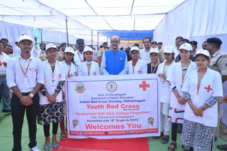 राज्यपाल श्री डेका ने मड़वाडीह पहुंच कर ग्रामीणों से किया संवाद