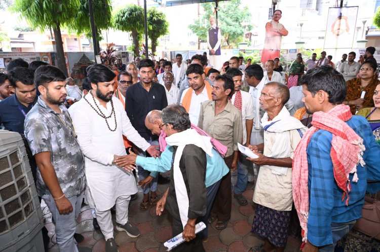 विधायक ने सुनी लोगों की समस्याएं, मौके पर हुआ त्वरित समाधान प्रत्येक सप्ताह के भांति आरंग विधायक कार्यालय में जनदर्शन कार्यक्रम आयोजित किया गया