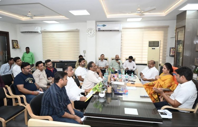 मेयर ने कहा-नहीं -नहीं- नहीं -व्यापारियों को दोनो ओर प्रवेश द्वार खोलने की अनुमति नहीं दी गई है