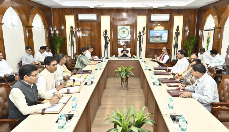 मुख्यमंत्री  विष्णु देव साय की अध्यक्षता में मुख्यमंत्री निवास कार्यालय, सिविल लाइन में कैबिनेट की बैठक शुरू।
