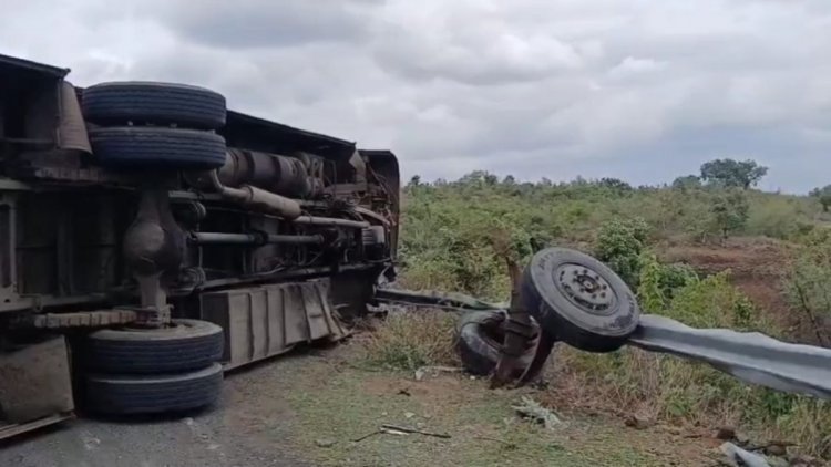 यात्रियों से भरी बस हुई दुर्घटना का शिकार, घाटी के पास पलटी, मची चीख-पुकार, 8 की हालत गंभीर