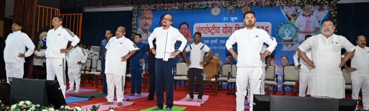 ’अंतर्राष्ट्रीय योग दिवस’ : भागदौड़ और तनावपूर्ण जिंदगी में खुद को स्वस्थ रखने का सबसे आसान उपाय है योग - राज्यपाल श्री डेका