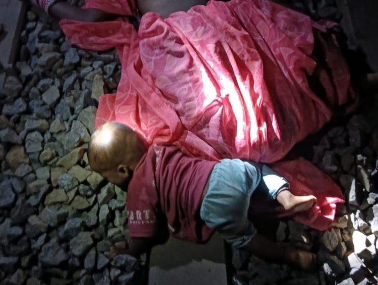 दिल दहला देने वाली घटना : रेलवे ट्रैक पर मिली महिला की लाश, पास में था 5 महीने का मासूम, नजारा देख लोगों की आंखें हुई नम….