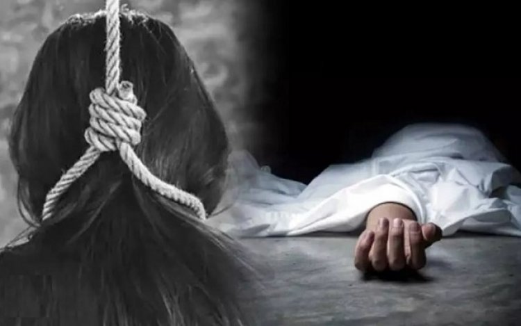 CG : साड़ी के पल्लू से लटका मिला महिला का शव, आत्महत्या या साजिश? फैली सनसनी