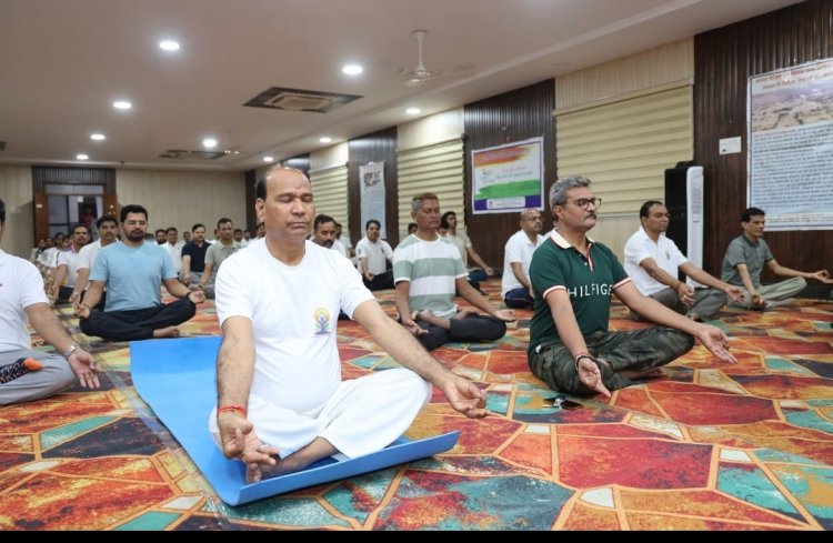 जिला विधिक सेवा प्राधिकरण के तत्वधान में अंतराष्ट्रीय योग दिवस पर किया गया योगाभ्यास