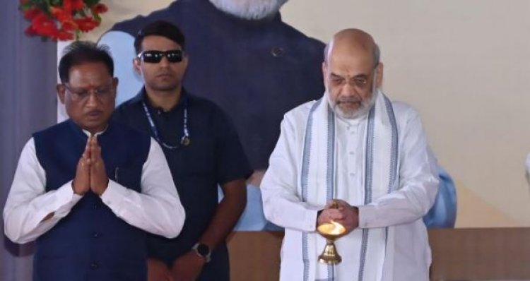 शहीद एएसपी आकाश गिरेपूंजे के परिजनों से मिले अमित शाह, नारायणपुर का दौरा स्थगित