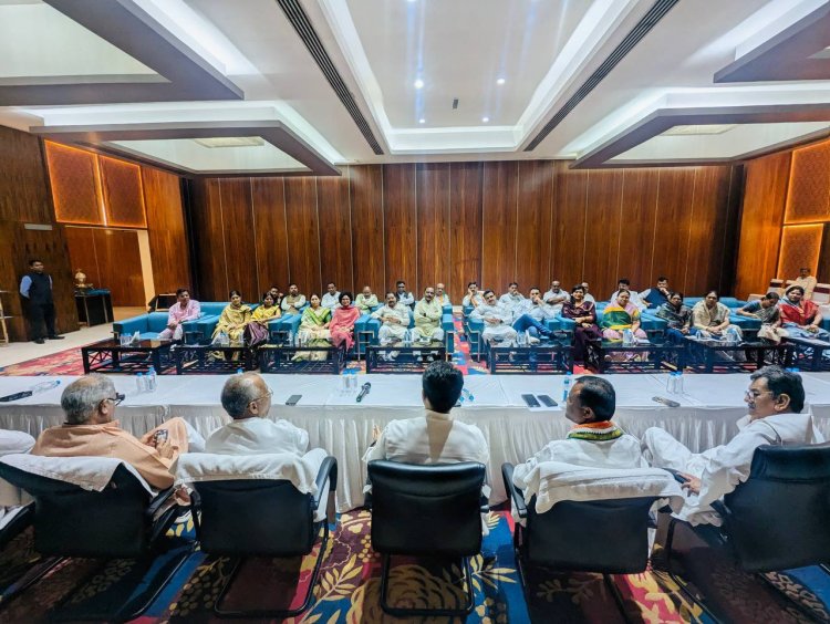 कांग्रेस विधायकों के साथ आयोजित महत्वपूर्ण बैठक में उनके निर्वाचन क्षेत्र सहित प्रदेश एवं जनता से जुड़े मुद्दों पर विस्तृत चर्चा