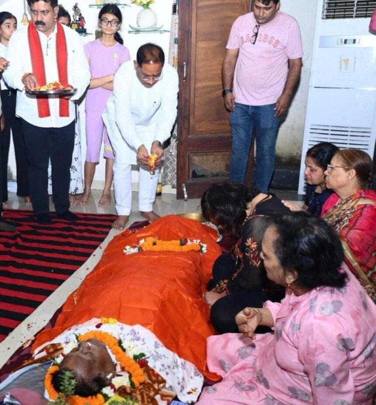 मुख्यमंत्री विष्णु देव साय ने पद्मश्री डॉ. सुरेंद्र दुबे को दी अंतिम श्रद्धांजलि…