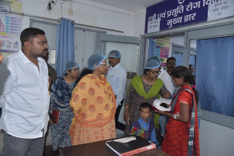 कोंडागांव : विधायक एवं कलेक्टर ने जिला अस्पताल के स्त्री एवं प्रसूति रोग वार्ड का किया निरीक्षण
