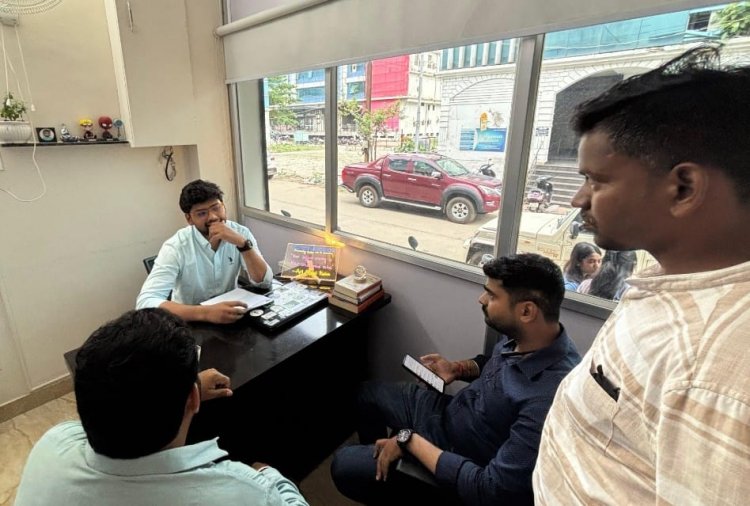 विद्युत पोल पर पोस्टर लगाकर सम्पति विरुपण करने पर ओम साईराम हॉस्पिटल, कोचिंग क्लास और मोबाइल शॉप परविद्युत पोल पर पोस्टर लगाकर सम्पति विरुपण करने पर ओम साईराम हॉस्पिटल पर 5000 रूपये की चालानी कार्यवाही