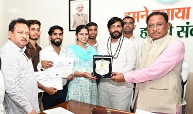  मुख्यमंत्री  विष्णुदेव साय से पंथी नृत्य दल ने की सौजन्य मुलाकात