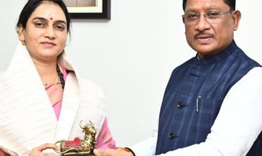 पर्यावरण संरक्षिका ‘वॉटर वुमन’ शिप्रा पाठक से मुख्यमंत्री विष्णु देव साय की भेंट, सराहे गए पौधरोपण अभियान