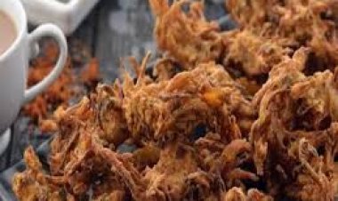 बारिश की बूंदों के साथ गरमागरम पकौड़े खाने का अहसास बहुत ही सुखद होता है।