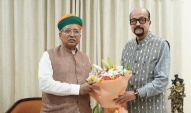 राज्यपाल श्री डेका ने केंद्रीय कानून एवं न्याय मंत्री श्री मेघवाल से सौजन्य भेंट की