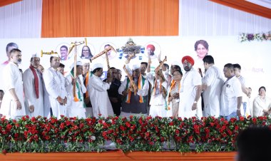 कांग्रेस की किसान, जवान, संविधान सभा में बरसते पानी में 25000 से अधिक लोग शामिल हुए