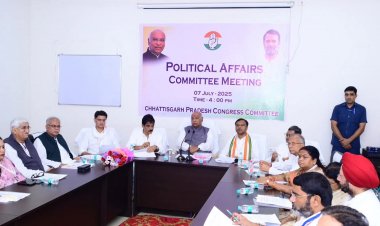 कांग्रेस के राष्ट्रीय अध्यक्ष मल्लिकार्जुन खड़गे एवं महासचिव संगठन केसी वेणुगोपाल ने प्रदेश कांग्रेस की ली बैठक